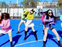 舞蹈小姐姐螃蟹,小姐姐演绎灵动螃蟹舞姿